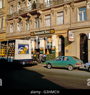 Das Gasthaus Hotspot Beisl am Wiener Naschmarkt, Wien, Österreich 1980er Jahre. Die Taverne Naschmarkt Beisl am Wiener Naschmarkt, Wien der 1980er Jahre. Stockfoto