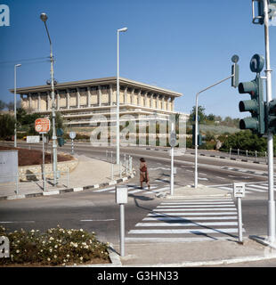 Besichtigung der Knesset, Das Einkammerparlament des Staates Israel, Jerusalem, Israel 1980er Jahre. Heimsuchung der Knesset, das Einkammerparlament von Israel in Jerusalem, Israel der 1980er Jahre. Stockfoto