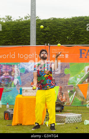 Marky Jay-Zirkus-Workshop am Alresford Music Festival 2016, Alresford, Hampshire, England, Vereinigtes Königreich. Stockfoto