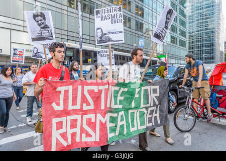 Rasmea Odeh erscheint mit ihren Anwälten vor Richter Gershwin Drain für eine Status-Konferenz am Bundesgericht in Detroit, Michigan. New York wird in Solidarität mit den Rasmea stehen. (Foto: Erik McGregor / Pacific Press) Stockfoto