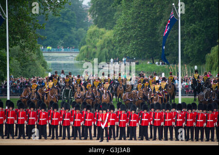 Horse Guards Parade, London, UK. 11. Juni 2016. 90. Geburtstag-Parade der HM Königin Elizabeth II. Stockfoto