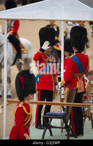 Horse Guards Parade, London, UK. 11. Juni 2016. 90. Geburtstag-Parade der HM Königin Elizabeth II, kommt Prinz Philip. Stockfoto