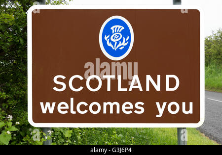 Herzlich Willkommen Sie auf Straße Zeichen, Scottish Borders, Schottland, UK Stockfoto