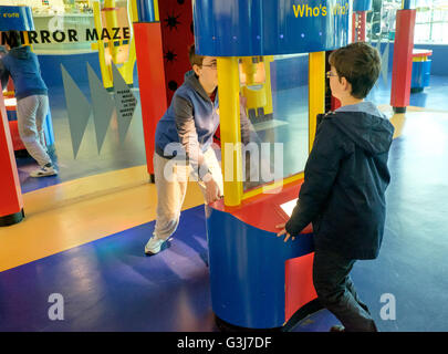 Aktivitäten für Kinder in The World of Glass, St. Helens, Merseyside, Großbritannien Stockfoto