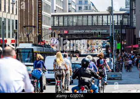 Die Friedrichstraße, Bezirk Mitte, Zug-station, Transport, Berlin, Deutschland Stockfoto