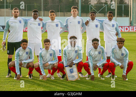 Baku, Aserbaidschan. 6. Mai 2016. England-Team stellen für das Foto, bevor der UEFA European Under-17 Meisterschaft Aserbaidschan 2016, Gruppe C zwischen England gegen Schweden im Karabach Stadium übereinstimmen. © Aziz Karimow/Pacific Press/Alamy Live-Nachrichten Stockfoto