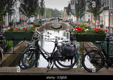 Ein Kanal in der Stadt Gouda, Niederlande Stockfoto