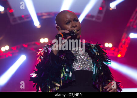 Rom, Italien. 1. Mai 2016. Haut, Leiter der Gruppe Skunk Anansie, die live in San Giovanni Platz in Rom für den ersten Mai veranstalteten Konzert CIGL, CISL und UIL Arbeitnehmer-Organisationen. © Paolo Pizzi/Pacific Press/Alamy Live-Nachrichten Stockfoto