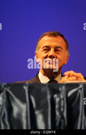 Sant'Arpino, Italien. 27. April 2016. XVIII-Ausgabe der Schule des Theaters PulciNellaMente National Review, der Journalist Michele Cucuzza Gäste der Veranstaltung. © Salvatore Esposito/Pacific Press/Alamy Live-Nachrichten Stockfoto