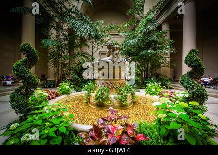 Brunnen und Gärten im Innenhof der National Gallery of Art in Washington, DC. Stockfoto