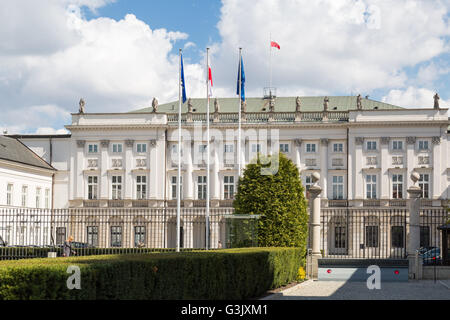 Warschau, Polen. 21. April 2016. Der Präsidentenpalast (in polnischer Sprache: Palac Prezydencki) in Warschau. Seit Juli 1994, der Palast der Amtssitz des Präsidenten der Republik Polen © Mateusz Wlodarczyk/Pacific Press/Alamy Live News Stockfoto