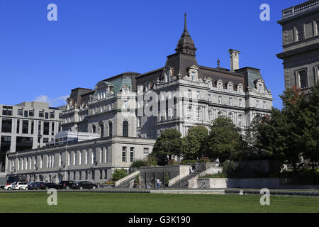 Die Ansicht des Rathauses von Montreal (Hotel de Ville) von Champ de Mars.Montreal, Kanada Stockfoto