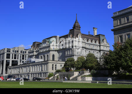 Die Ansicht des Rathauses von Montreal (Hotel de Ville) von Champ de Mars.Montreal, Kanada Stockfoto