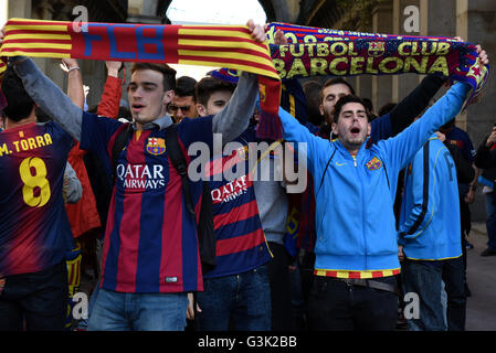 Madrid, Spanien. 13. April 2016. FC Barcelona Fans schreien Parolen in Madrid. © Jorge Sanz/Pacific Press/Alamy Live-Nachrichten Stockfoto