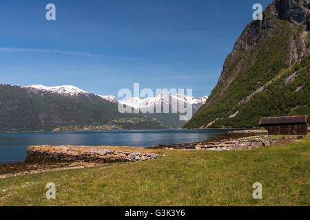 Pier mit Ausblick, Norddal auf golden Route Ålesund, Ørskog, Stordal, Linge, Valldal, Tafjord, Eidsdal, Geiranger, Sunnmøre, Norwegen Stockfoto