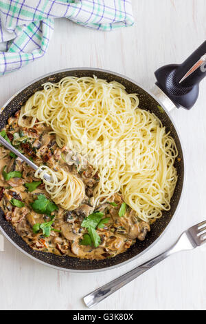 Cremige Champignon Spaghetti - Mittagessen/Abendessen Stockfoto