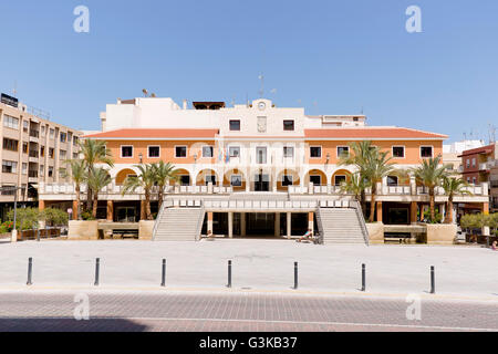 Guardamar del Segura, Alicante, Spanien. 31. Mai 2016: Rathausplatz Guardamar del Segura in Alicante, Spanien Stockfoto