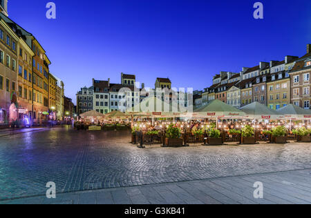 Belebten Gehweg Restaurants in Warschau Altstädter Ring Stockfoto