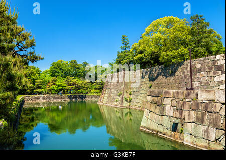 Graben von Nijo Burg in Kyoto Stockfoto