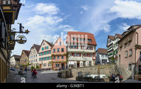 Fachwerkhäuser auf der Straße an der Hauptstraße, Deutschland, Baden-Württemberg, Heilbronner Land, Bad Wimpfen Stockfoto