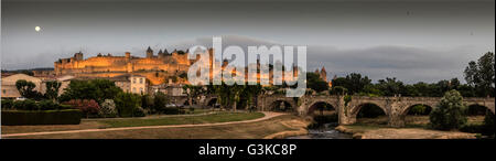 Panorama der historischen befestigten alten mittelalterlichen Stadt Carcassonne. UNESCO-Welterbe. Stockfoto