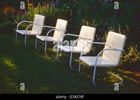 Leere Gartenmöbel in Vermont Garten Stockfoto