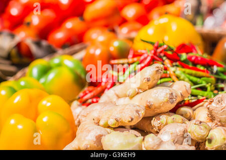 Galgant und Gemüse in den Korb. Stockfoto