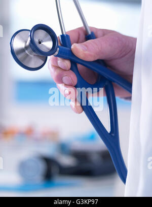 Arzt Beratung an einen Patienten in einer Klinik Stockfoto