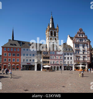 Hauptmarkt, Marktplatz mit Marktkirche St. Gangolf Kirche, Trier, Rheinland-Pfalz, PublicGround Stockfoto