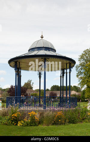 Musikpavillon im War Memorial Park in Romsey, Hampshire, England, Vereinigtes Königreich, Europa Stockfoto