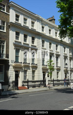 Hohen georgianischen Häusern in der Nähe von Bloomsbury Square in London Stockfoto