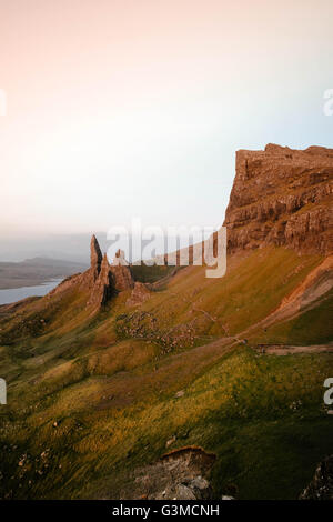 Old Man of Storr bei Sonnenaufgang, Skye, Schottland. Stockfoto