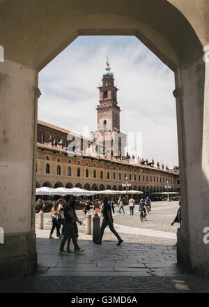 Vigevano (Pavia, Lombardei, Italien): Piazza Ducale, historischen Marktplatz der mittelalterlichen Epoche Stockfoto