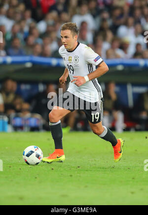 Lillie, Frankreich. 12. Juni 2016. Mario GOETZE, DFB 19 treibt den Ball Aktion, Full-Size, Deutschland - UKRAINE 2-0-Gruppe C, Fußball-Europameisterschaften im 12. Juni 2016 in Lille, Frankreich. Bildnachweis: Peter Schatz / Alamy Live News Stockfoto