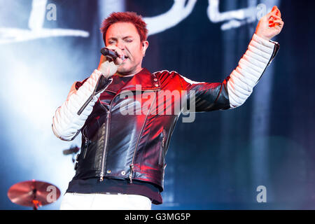 Mailand Italien. 12. Juni 2016. Die englische Band DURAN DURAN führt live auf der Bühne in Assago Sommerarena während der "Papier-Götter-Tour" Credit: Rodolfo weitertransferiert/Alamy Live News Stockfoto