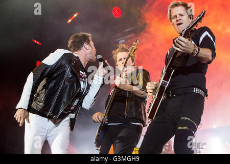 Mailand Italien. 12. Juni 2016. Die englische Band DURAN DURAN führt live auf der Bühne in Assago Sommerarena während der "Papier-Götter-Tour" Credit: Rodolfo weitertransferiert/Alamy Live News Stockfoto