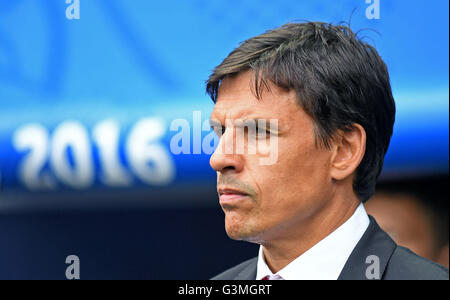 Euro 2016 - Wales V Slowakei: Wales-Manager Chris Coleman auf vor Kick off im Stadion Stade de Bordeaux in Bordeaux, Frankreich heute aussieht. Stockfoto