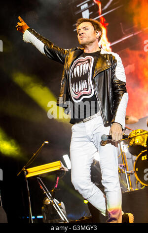 Mailand Italien. 12. Juni 2016. Die englische Band DURAN DURAN führt live auf der Bühne in Assago Sommerarena während der "Papier-Götter-Tour" Credit: Rodolfo weitertransferiert/Alamy Live News Stockfoto