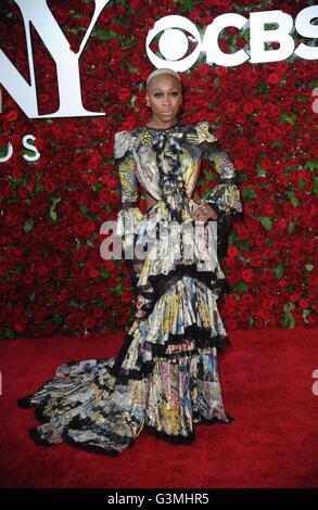 New York, NY, USA. 12. Juni 2016. Cynthia Erivo im Ankunftsbereich für 70. Annual Tony Awards 2016 - Ankünfte, Beacon Theatre, New York, NY 12. Juni 2016. © Kristin Callahan/Everett Collection/Alamy Live-Nachrichten Stockfoto