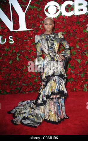 New York, NY, USA. 12. Juni 2016. Cynthia Erivo im Ankunftsbereich für 70. Annual Tony Awards 2016 - Ankünfte, Beacon Theatre, New York, NY 12. Juni 2016. © Kristin Callahan/Everett Collection/Alamy Live-Nachrichten Stockfoto