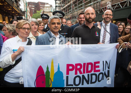 Bürgermeister von London Sadiq Khan und Direktor des Stolzes in London (Michael Salter) Stockfoto