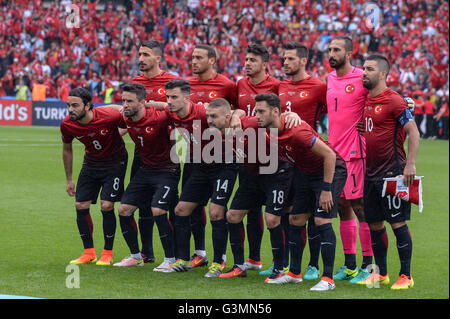 Mehmet Topal (Türkei) Cenk Tosun (Türkei) Ozan Tufan (Türkei) Hakan Balta (Türkei) Volkan Babacan (Türkei) Arda Turan (Türkei) Selcuk İnan (Türkei) Gokhan Gonul (Türkei) Oguzhan Ozyakup (Türkei) Caner Erkin (Türkei) Hakan Calhanoglu (Türkei) Team (Türkei); 12. Juni 2016 - Fußball: Uefa Euro Frankreich 2016, Gruppe D, Türkei 0-1 Kroatien im Stade Parc des Princes, Paris, Frankreich.; Team (Türkei) ;(Foto von aicfoto)(ITALY) [0855] Stockfoto