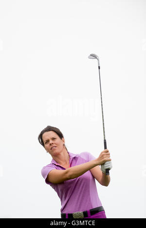 Miriam Nagl Golfspieler trainiert auf dem Golfplatz Stolper Heide in Stolpe, Deutschland, 12. Juni 2016. Foto: KLAUS-DIETMAR GABBERT/dpa Stockfoto