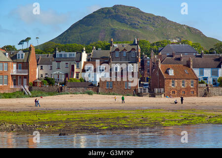 Das Resort von North Berwick und das Gesetz im Hintergrund auf Scotslands Ostküste Stockfoto