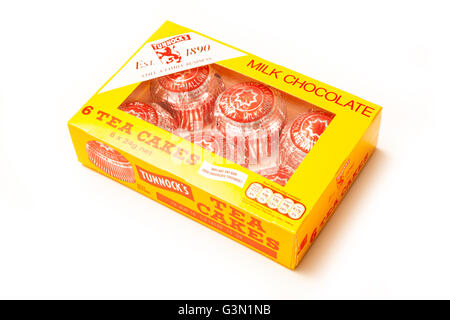 Tunnock Tee-Kuchen, traditionelle Schokolade und Marshmallow Kuchen isoliert auf einem weißen Studio-Hintergrund. Stockfoto