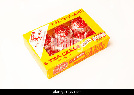 Tunnock Tee-Kuchen, traditionelle Schokolade und Marshmallow Kuchen isoliert auf einem weißen Studio-Hintergrund. Stockfoto