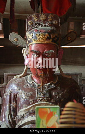 Statue der buddhistischen Gottheit (?) in der aber Thap Pagode in Nord-Vietnam. Stockfoto
