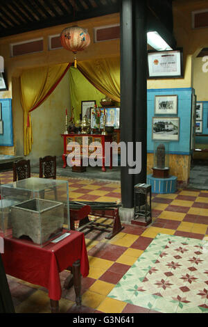 Innere des Tempels Quan Cong in Hoi an (Vietnam). Stockfoto