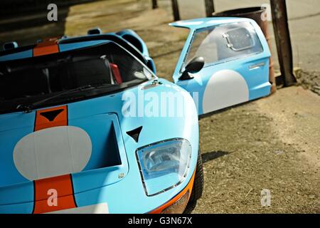 Vordere Ansicht des Ford GT MkII in Gulf Racing Lackierung mit einer Tür offen Stockfoto