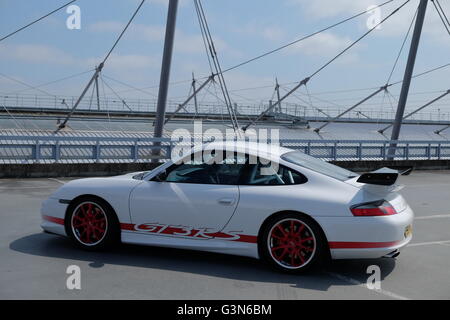 Porsche 996 GT3 RS in industriellen Dach Parkplatz Einstellung Stockfoto